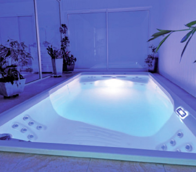 Acryl Piscine Piscine En Membrane Armee A Salon De Provence Un Jacuzzi Sur Mesure Lalternative Rapide Et Economique Pour Un Ete Inoubliable